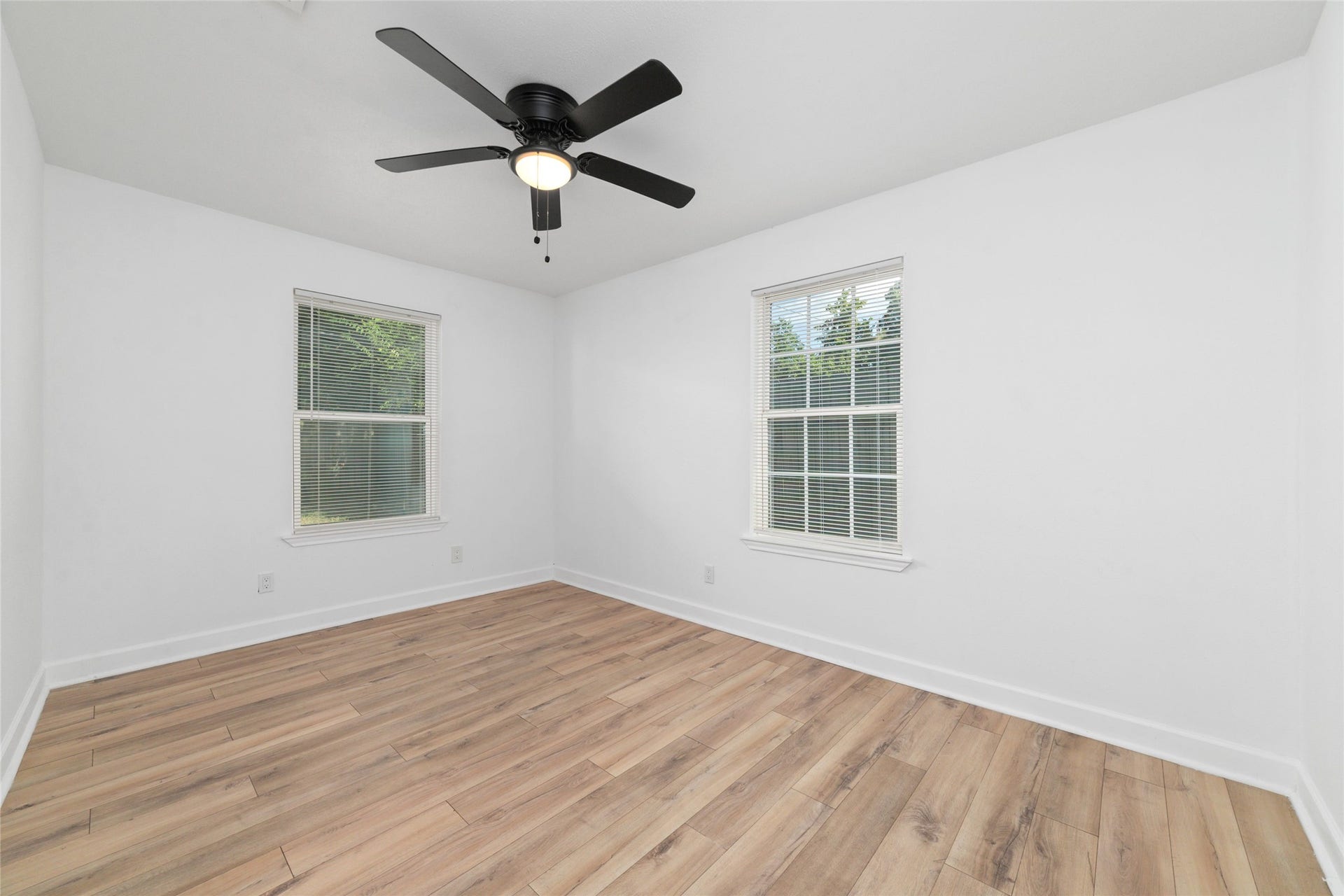 7125 Conley Street, Houston, TX 77021 And fourth befroom.