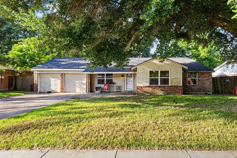 Property photo for 2006 Colby Drive, Baytown, TX