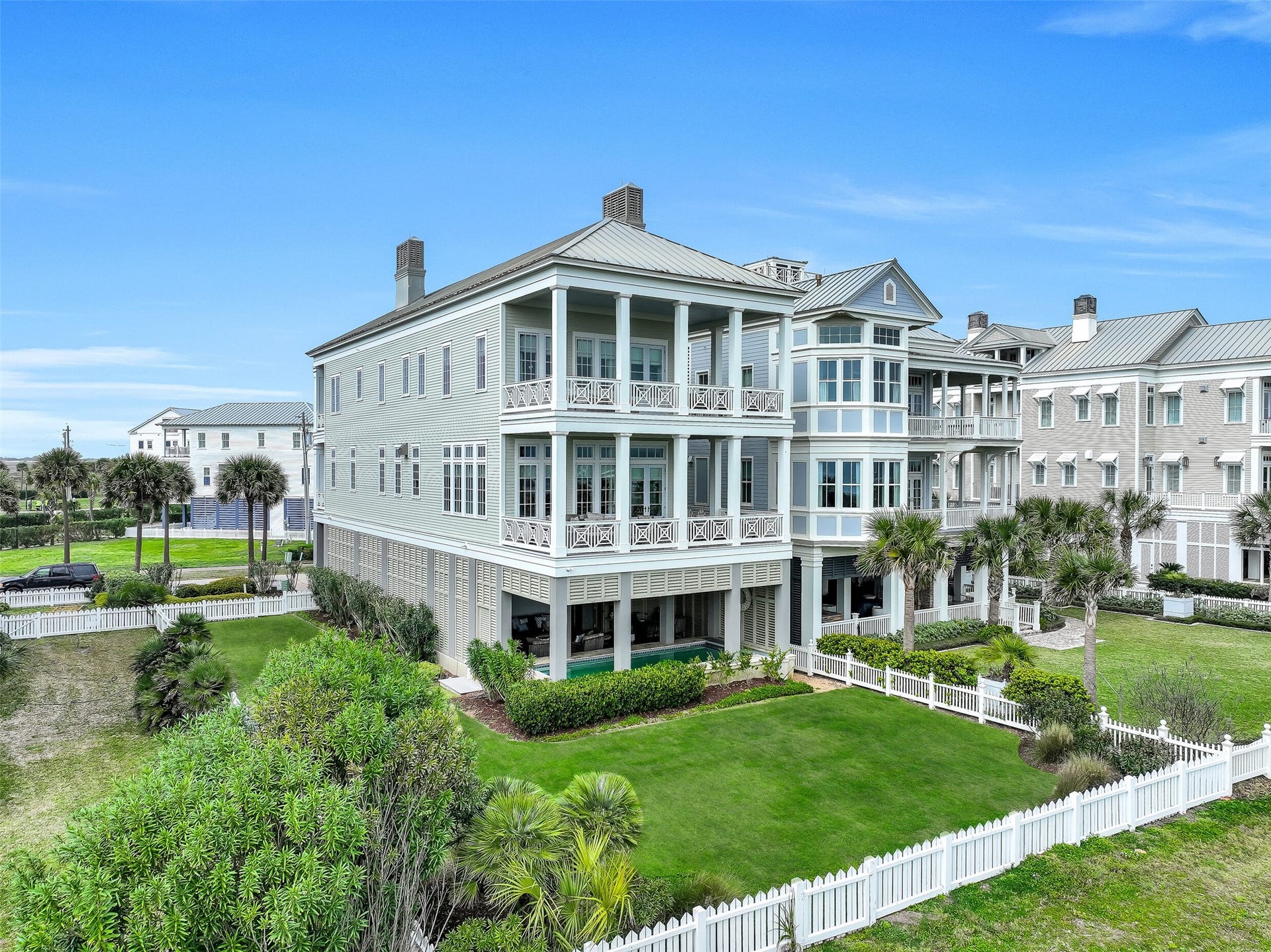 2457 E Seaside Drive, Galveston, TX 77550 Welcome to 2457 East Seaside Drive! Look for more pool and view pictures coming soon...