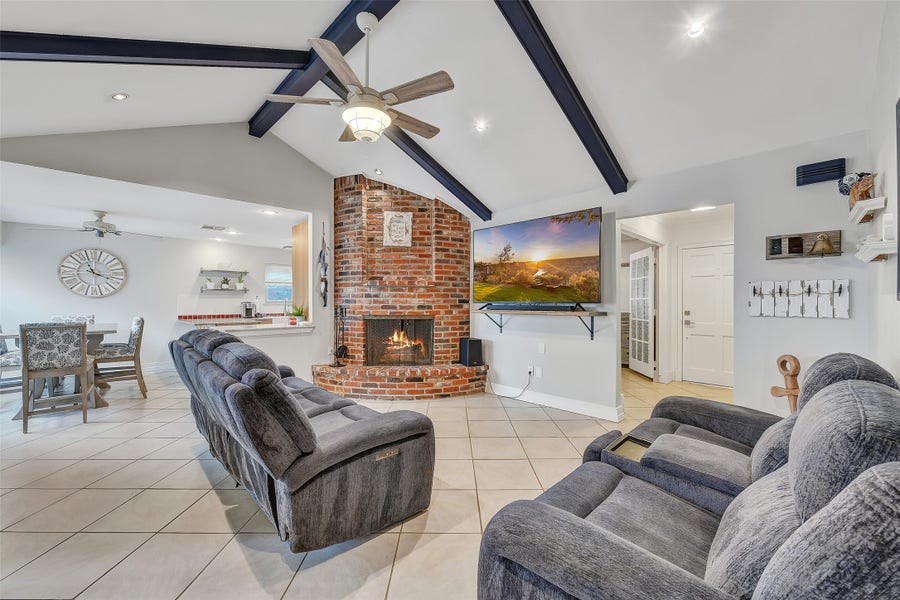 Property photo for 2211 Bayou Drive, League City, TX