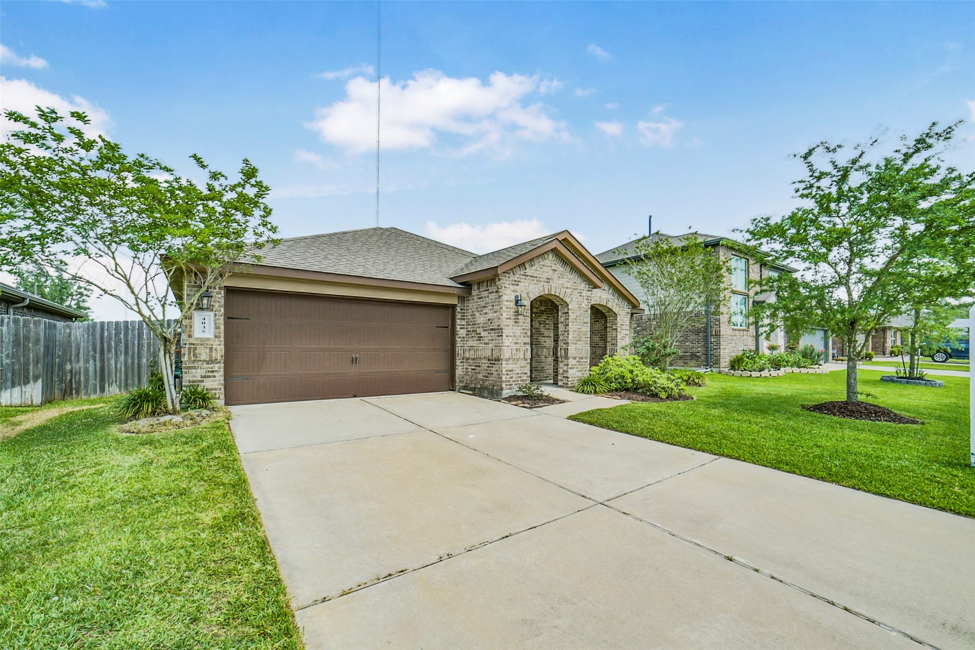 4035 Chester Bay Lane, Missouri City, TX 77459 Charming brick single-story home with a two-car garage and a neatly landscaped front yard. The spacious driveway and manicured lawn enhance its curb appeal.