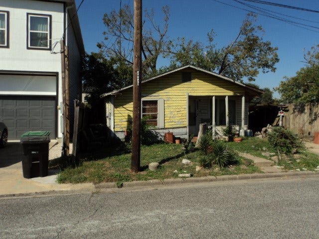 Property photo for 3411 Hinton Boulevard, Houston, TX