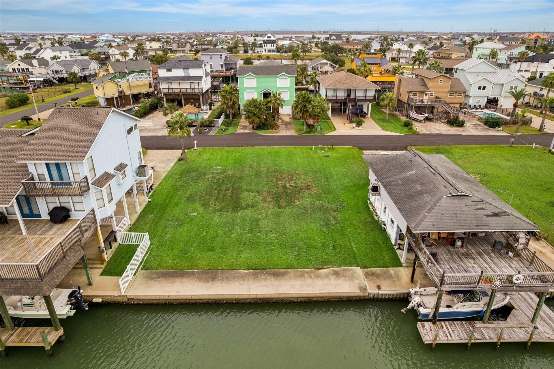 1223 Maui Dr, Tiki Island, TX 77554 1223 Maui Dr, Tiki Island, TX 77554