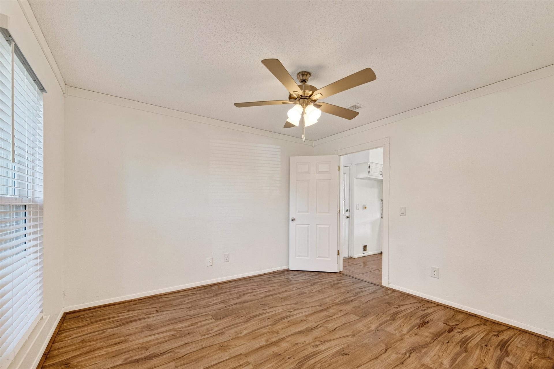 2328 Colleen Drive, Pearland, TX 77581 2328 Colleen Drive, Pearland, TX 77581