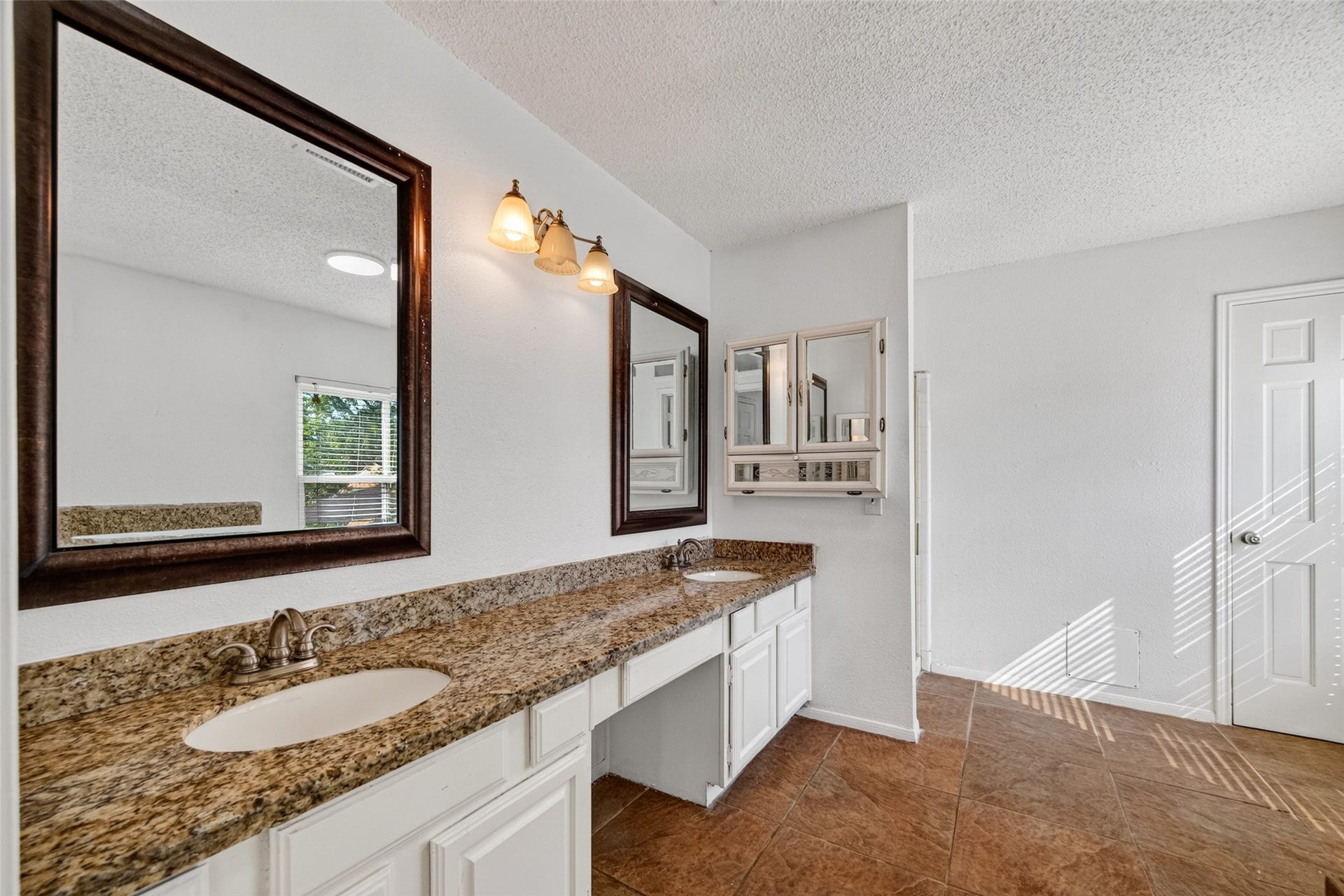 2328 Colleen Drive, Pearland, TX 77581 2328 Colleen Drive, Pearland, TX 77581