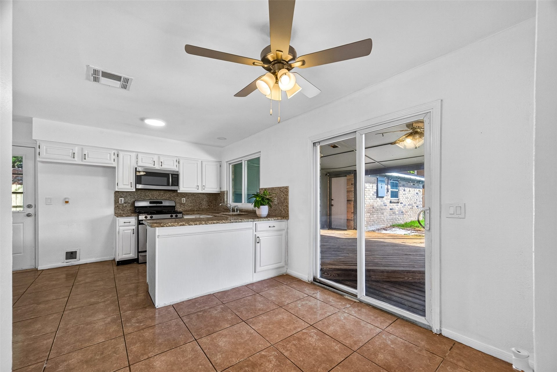 2328 Colleen Drive, Pearland, TX 77581 2328 Colleen Drive, Pearland, TX 77581