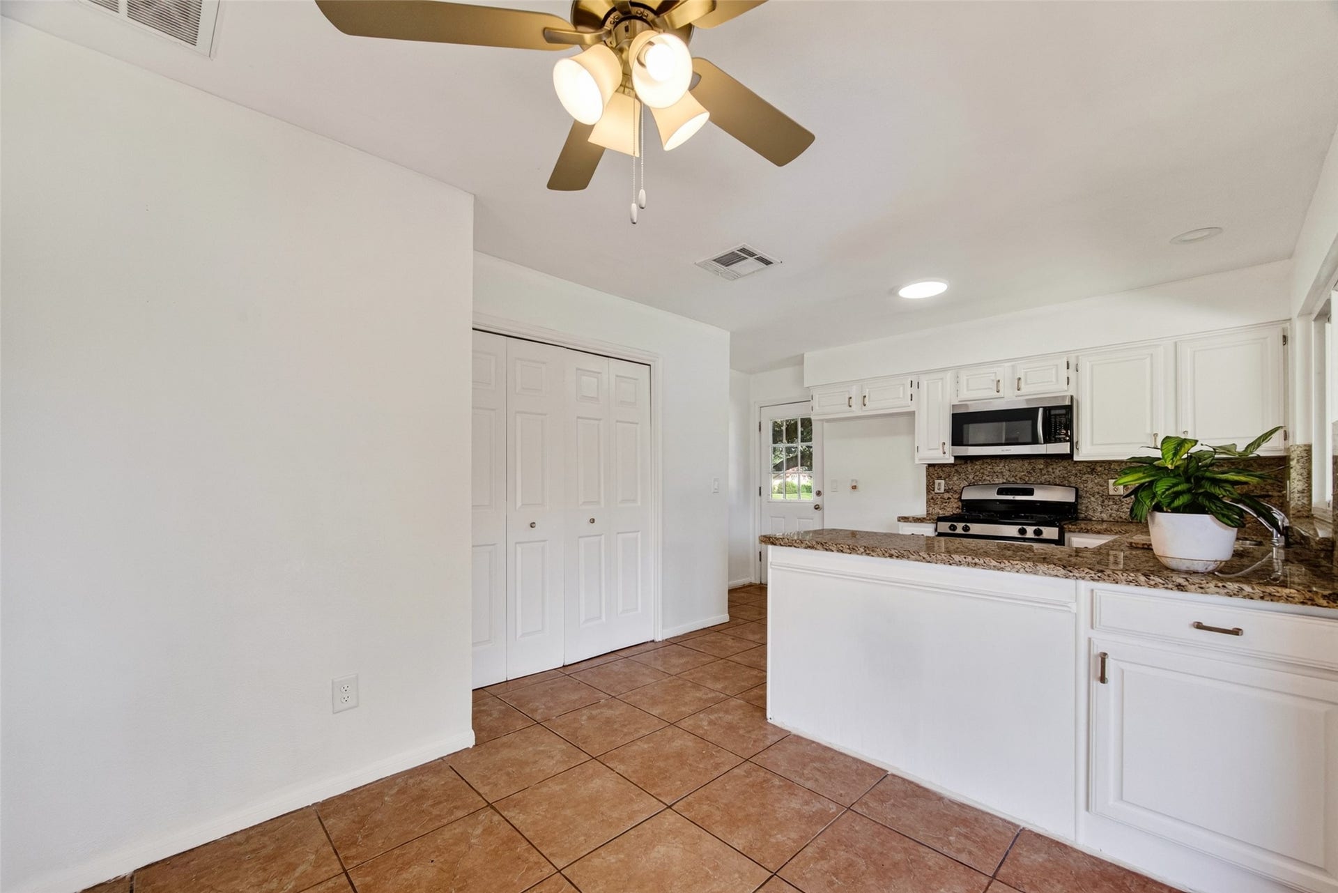 2328 Colleen Drive, Pearland, TX 77581 2328 Colleen Drive, Pearland, TX 77581