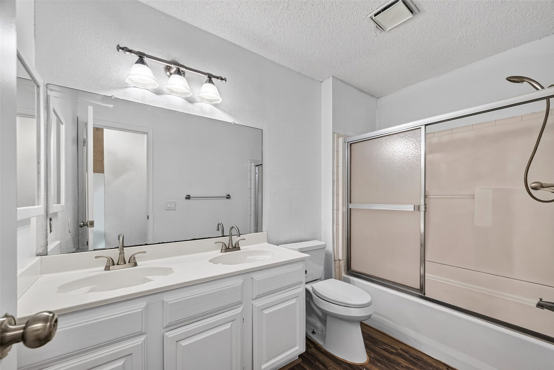 2328 Colleen Drive, Pearland, TX 77581 2328 Colleen Drive, Pearland, TX 77581