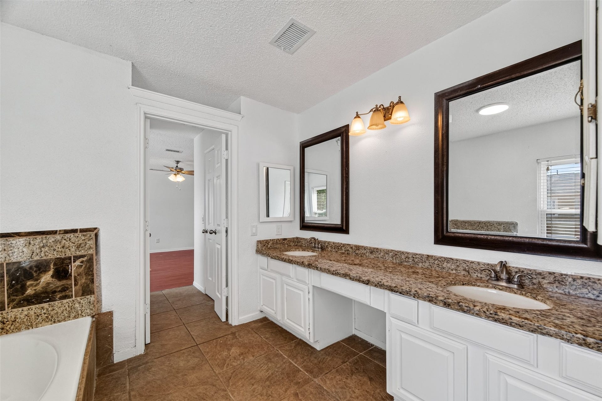 2328 Colleen Drive, Pearland, TX 77581 2328 Colleen Drive, Pearland, TX 77581