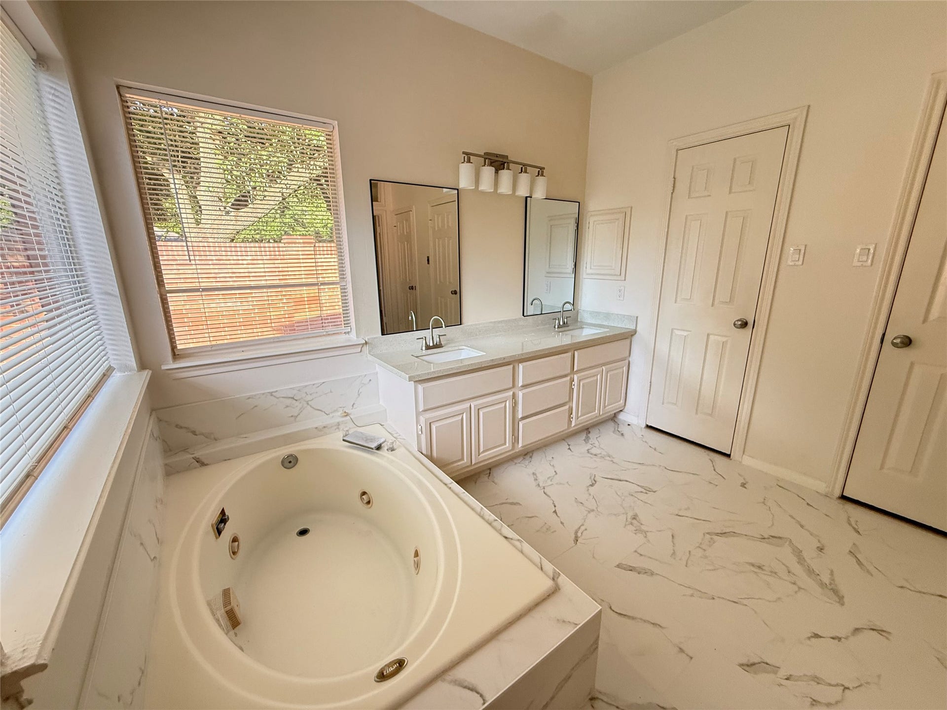 14527 Circlewood Way, Houston, TX 77062 14527 Circlewood Way, Houston, TX 77062