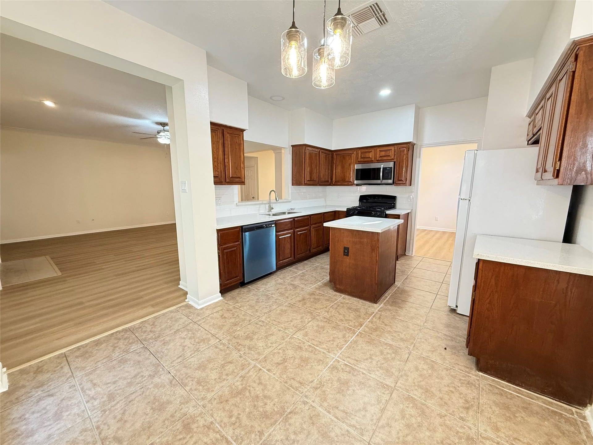 14527 Circlewood Way, Houston, TX 77062 14527 Circlewood Way, Houston, TX 77062