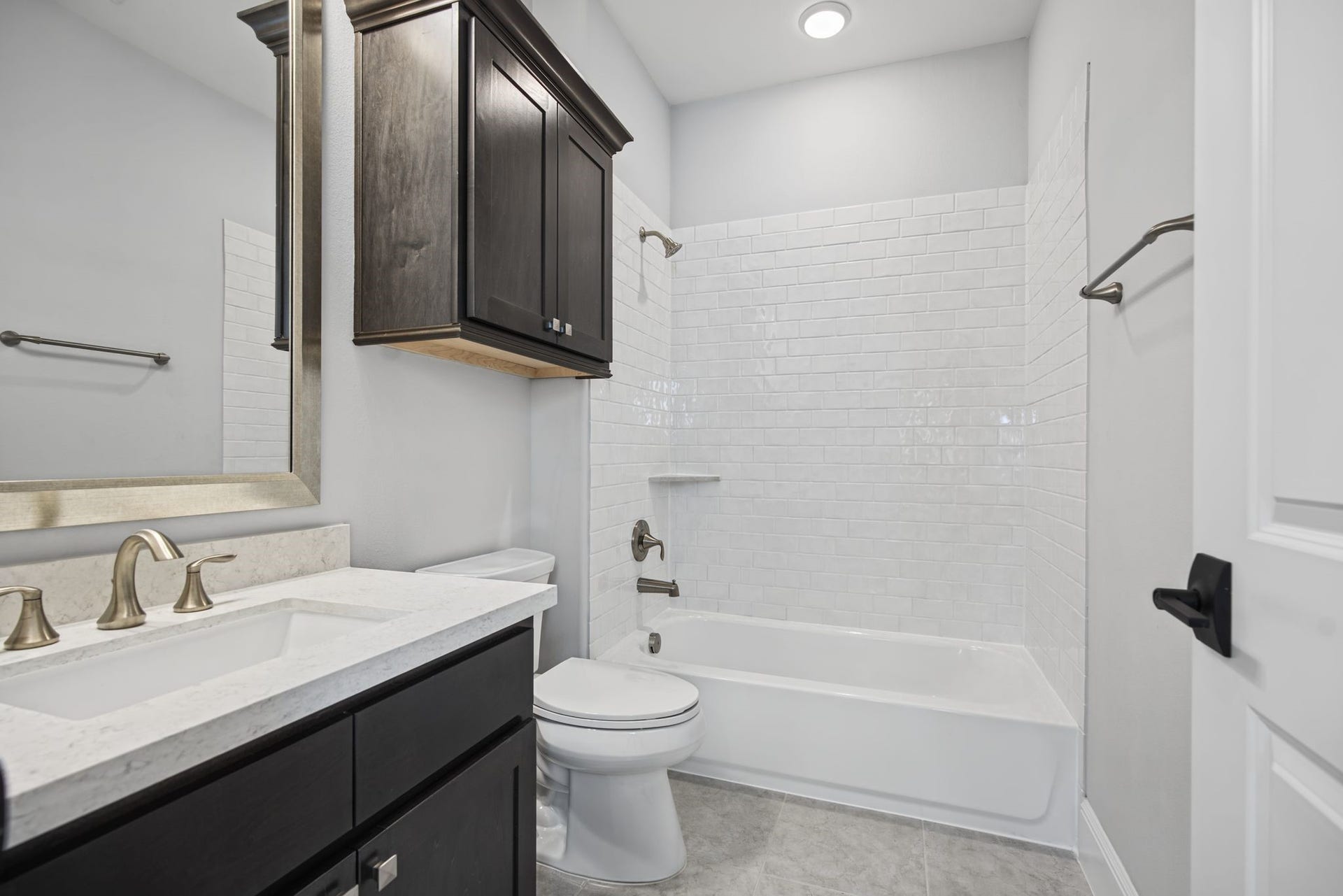 10810 Painted Crescent Court, Cypress, TX 77433 2nd Floor Full Bath