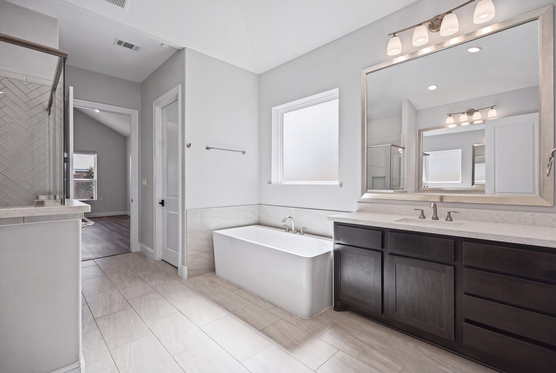 10810 Painted Crescent Court, Cypress, TX 77433 Soaking Tub