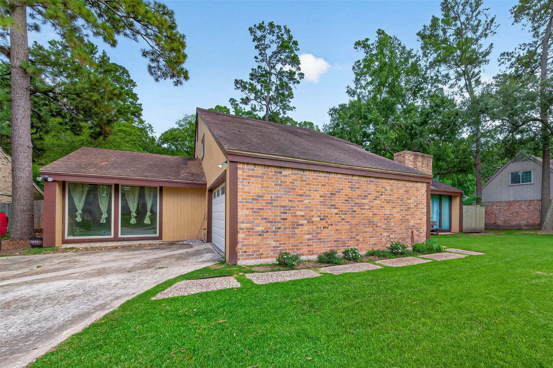 23610 Creekview Drive, Spring, TX 77389 23610 Creekview Drive, Spring, TX 77389