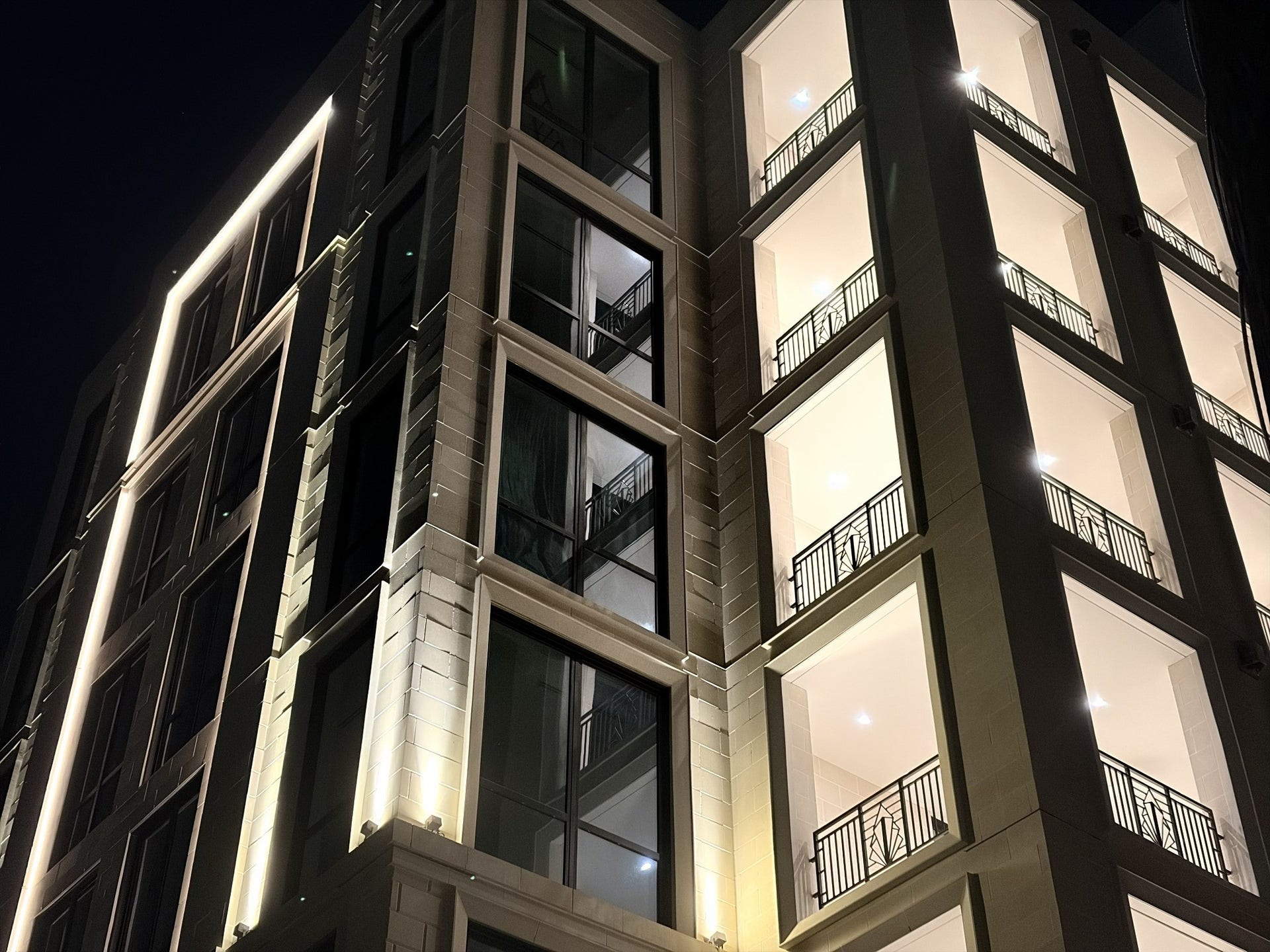 5010 Longmont Drive, #PH-2, Houston, TX 77056 The Beverly at sundown.