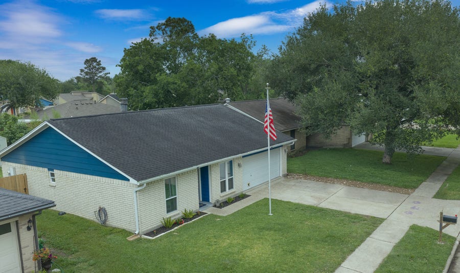 Property photo for 10 Wagon Lane Loop, Angleton, TX