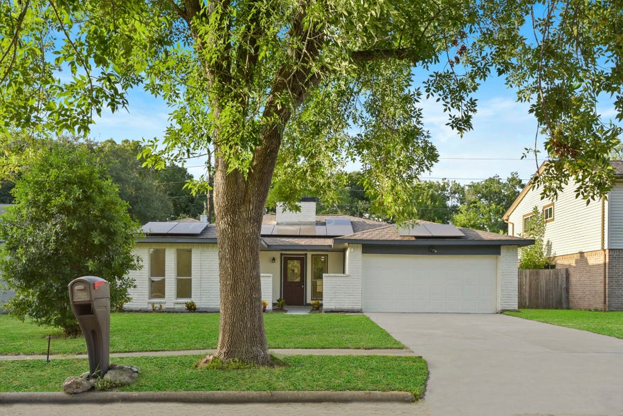 Property photo for 2322 Aprilmont Drive, Sugar Land, TX