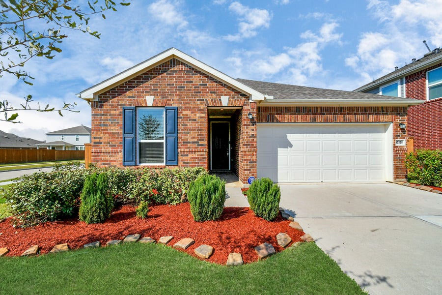 Property photo for 10326 Mount Winchell Drive, Rosharon, TX