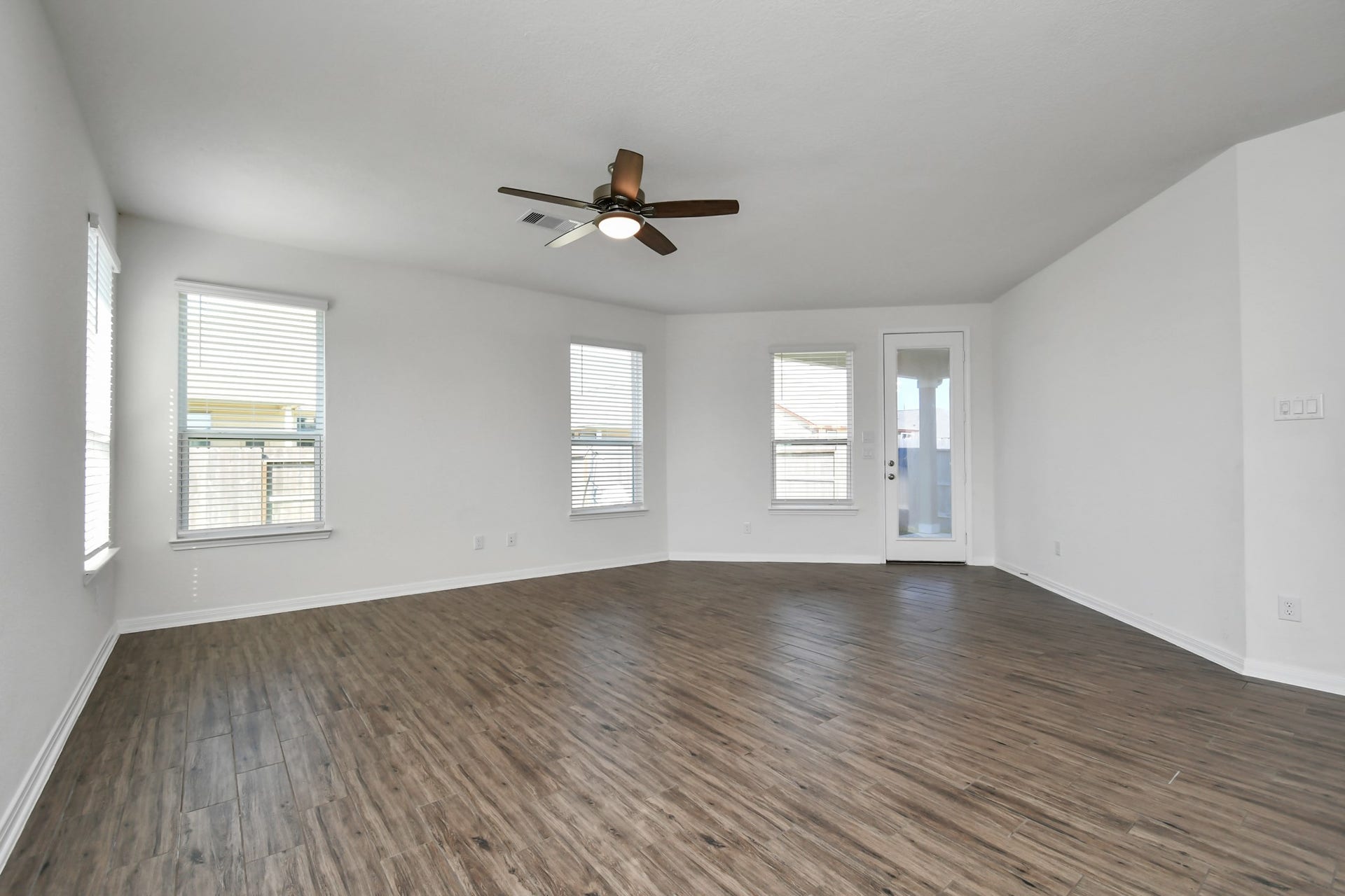10326 Mount Winchell Drive, Rosharon, TX 77583