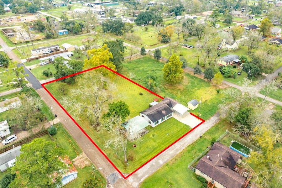 Property photo for 404 Chestnut Street, Brazoria, TX