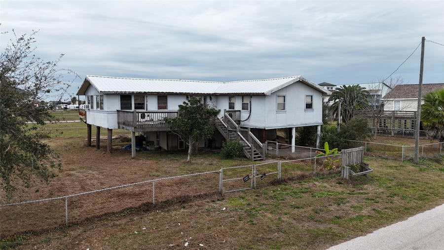 Property photo for 963 Gulfview Drive, Crystal Beach, TX