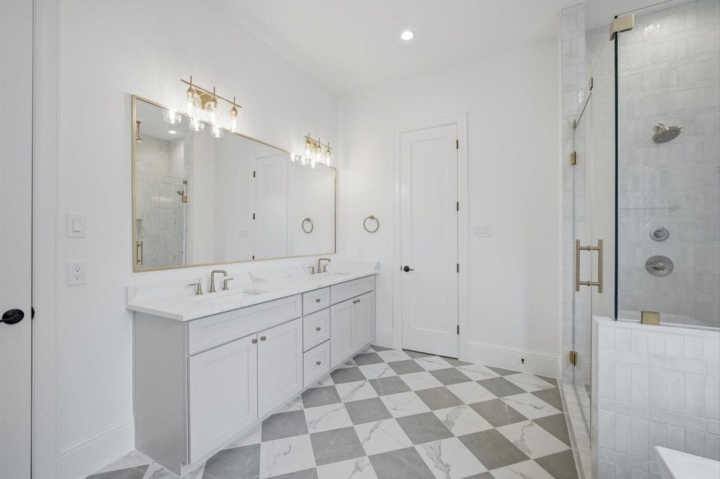 1320 Alexander Street, #A, Houston, TX 77008 Dual shower heads.