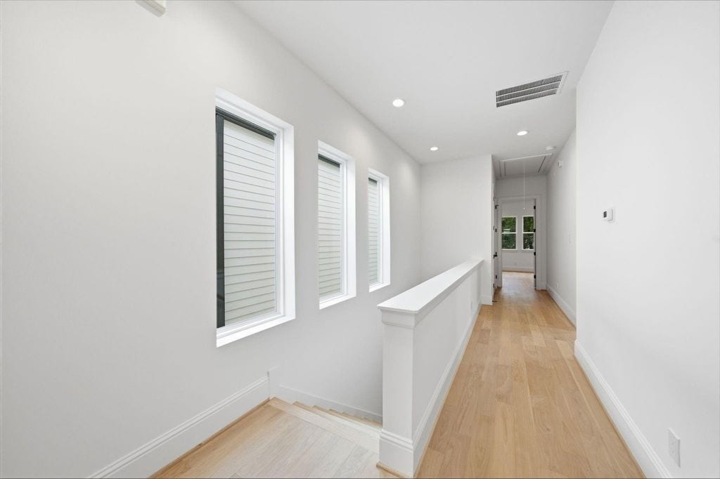 1320 Alexander Street, #A, Houston, TX 77008 Bright upstairs hallway connecting the bedrooms.