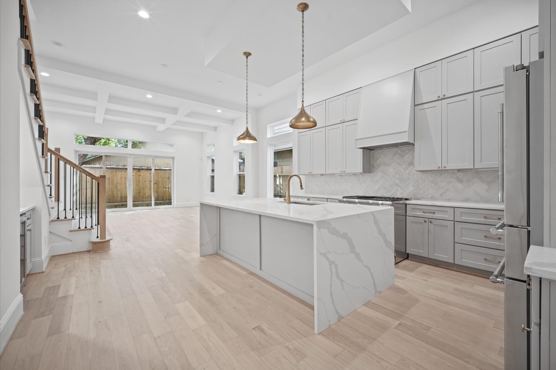 1320 Alexander Street, #A, Houston, TX 77008 Kitchen overlooks the dining and living areas, creating an ideal space for everyday living and entertaining.