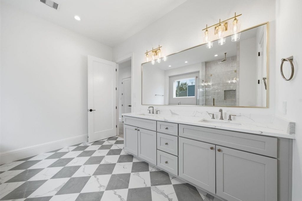1320 Alexander Street, #A, Houston, TX 77008 Another view of the spacious primary bath.