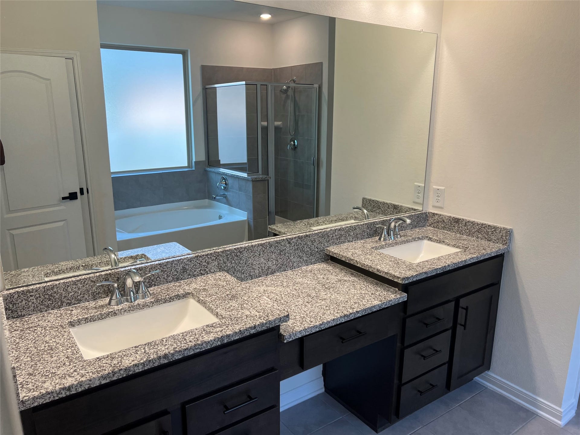 10735 Soaring Legend Lane, Humble, TX 77338 Master bathroom