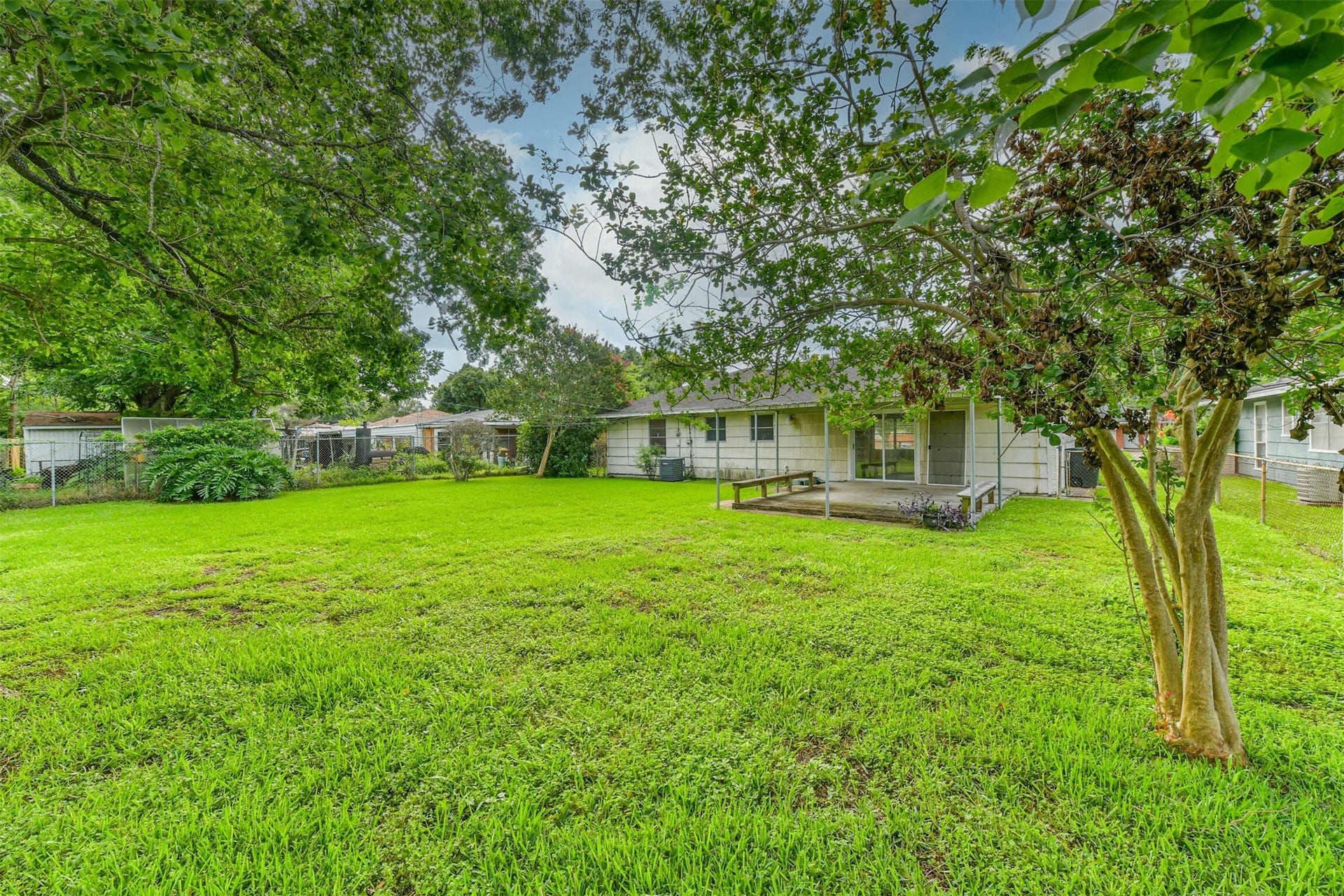 5527 Winding Creek Way Way, Houston, TX 77017 Large backyard