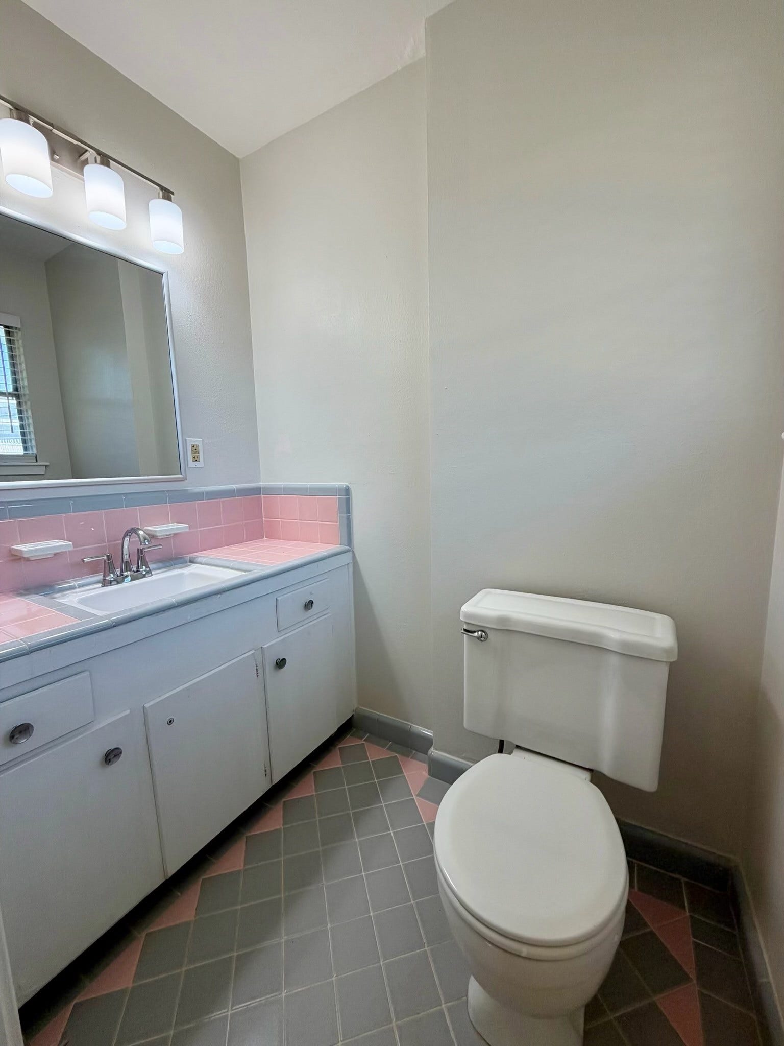 5527 Winding Creek Way Way, Houston, TX 77017 Powder room in Bedroom2
