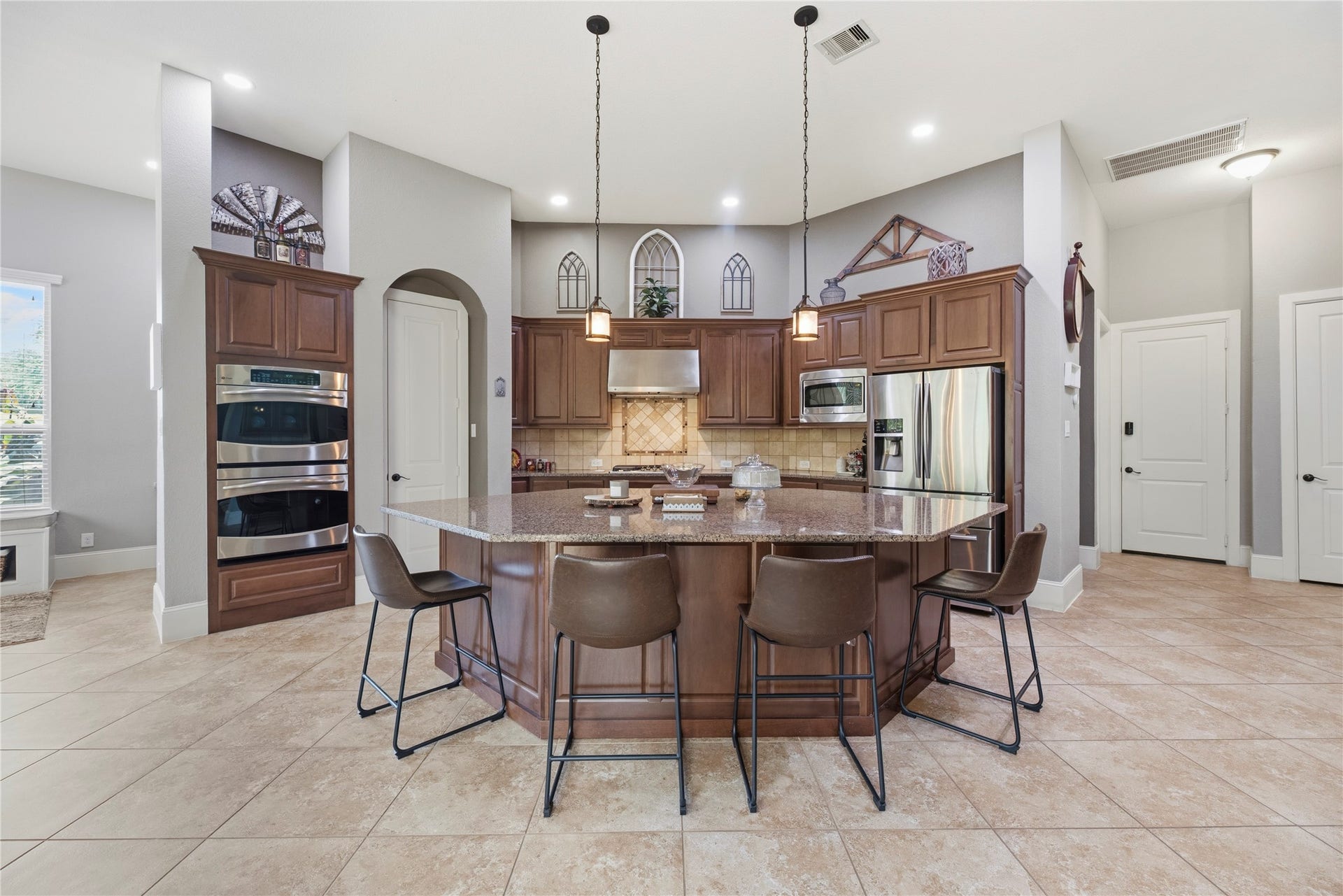 6115 Duke Trail Lane, Sugar Land, TX 77479 Premium cabinetry, stainless steel appliances, gas cooktop, double ovens, and more.