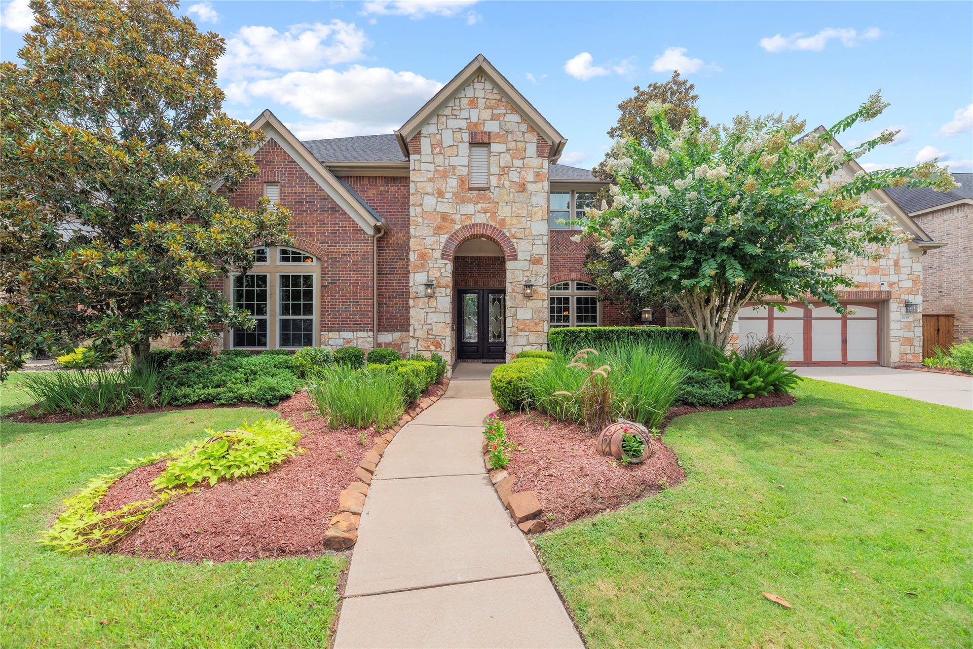 6115 Duke Trail Lane, Sugar Land, TX 77479 Consistently ranked as a top 10 city to live in the nation for decades, Sugar Land has much to offer, and Riverstone is one of the city's premier neighborhoods. Zoned to excellent schools.