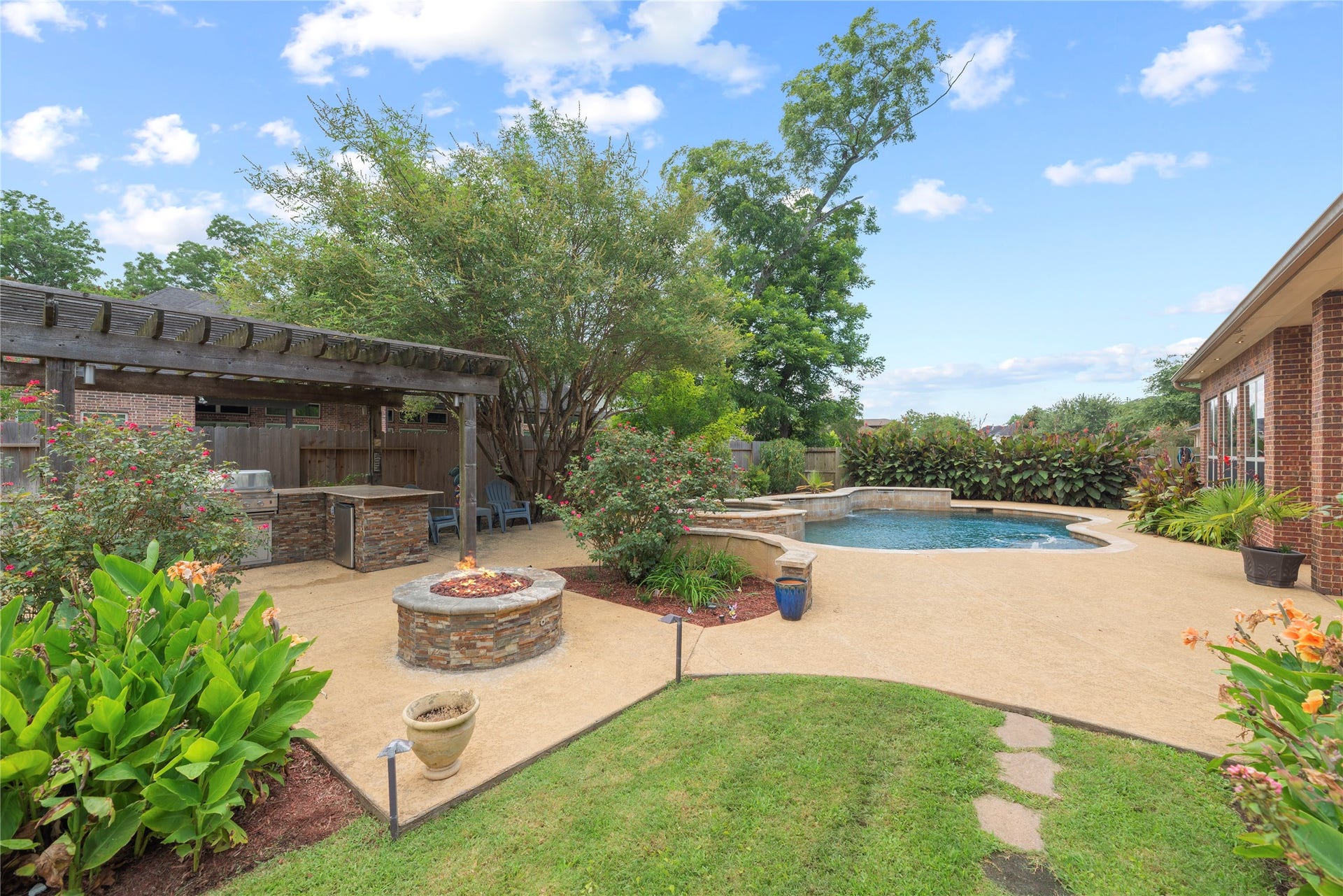 6115 Duke Trail Lane, Sugar Land, TX 77479 Welcome to your own private paradise, lush landscaping, sparkling pool, outdoor kitchen and much more.