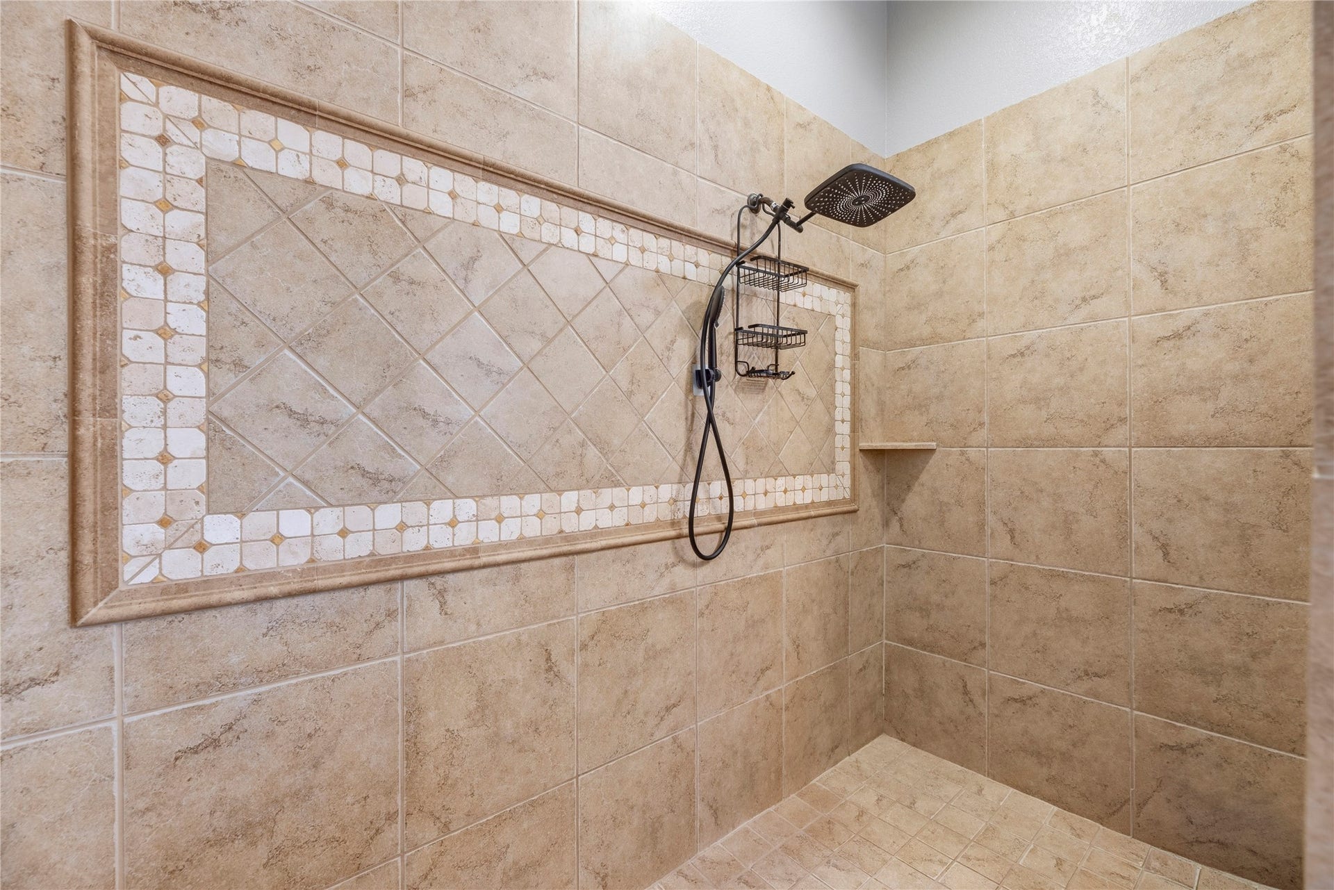 6115 Duke Trail Lane, Sugar Land, TX 77479 Beautiful tile surrounded oversized walk-in shower