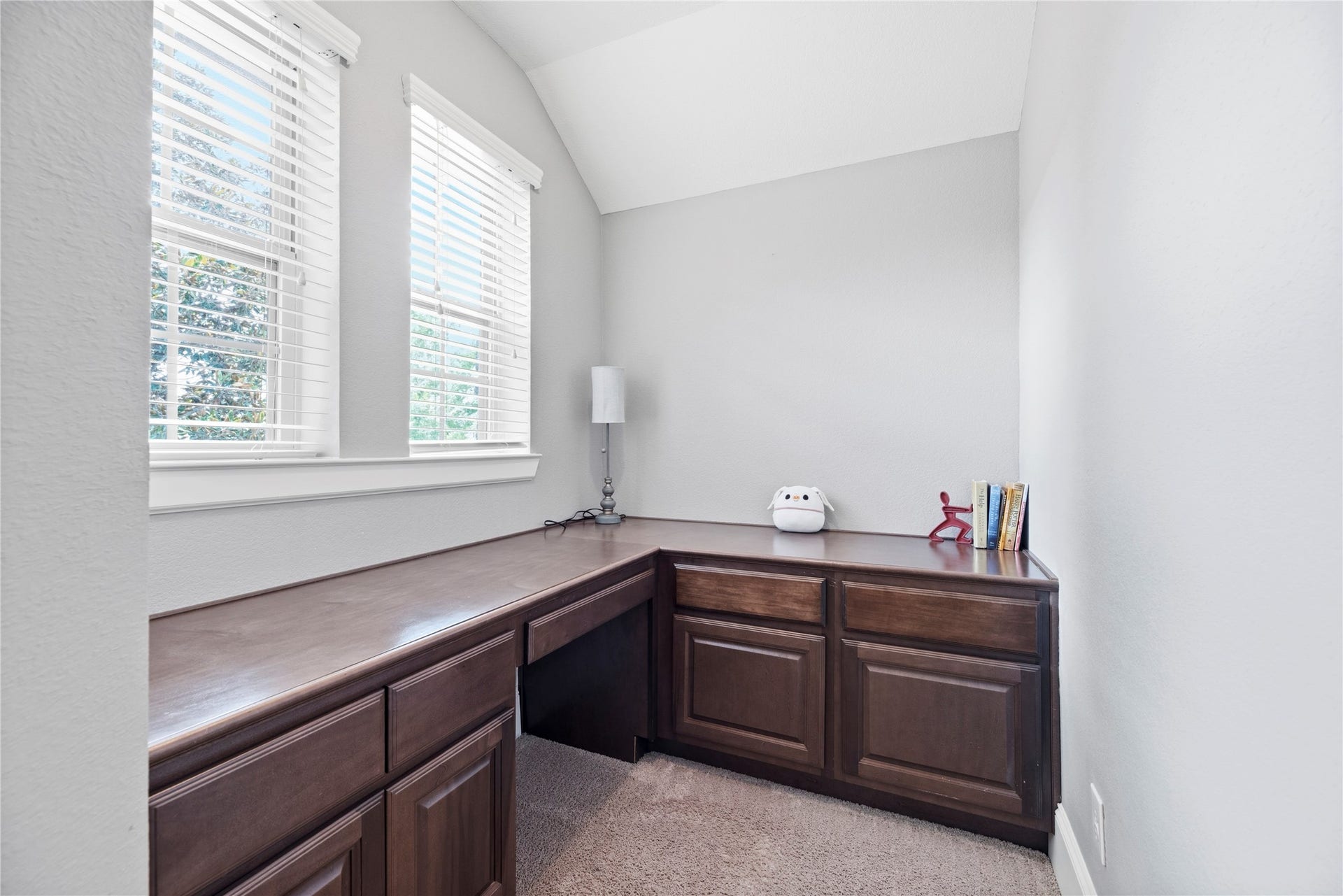 6115 Duke Trail Lane, Sugar Land, TX 77479 Convenient homework study nook located directly upstairs.