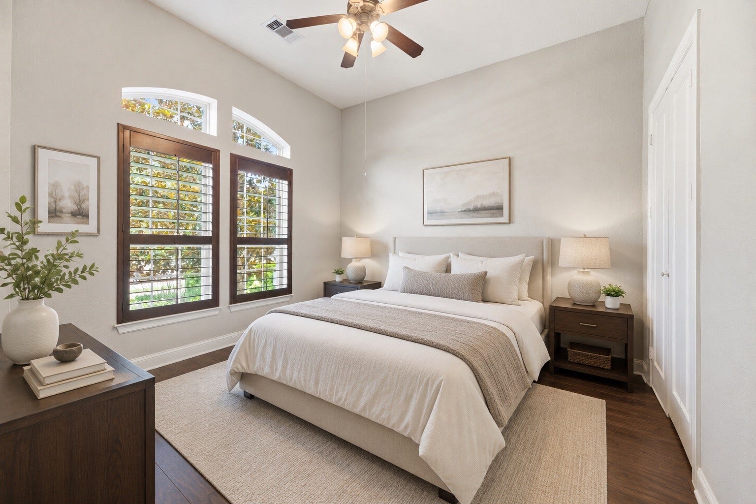 6115 Duke Trail Lane, Sugar Land, TX 77479 First Floor Guest Suite with a large walk-in closet, ceiling fan, and engineered wood floors.