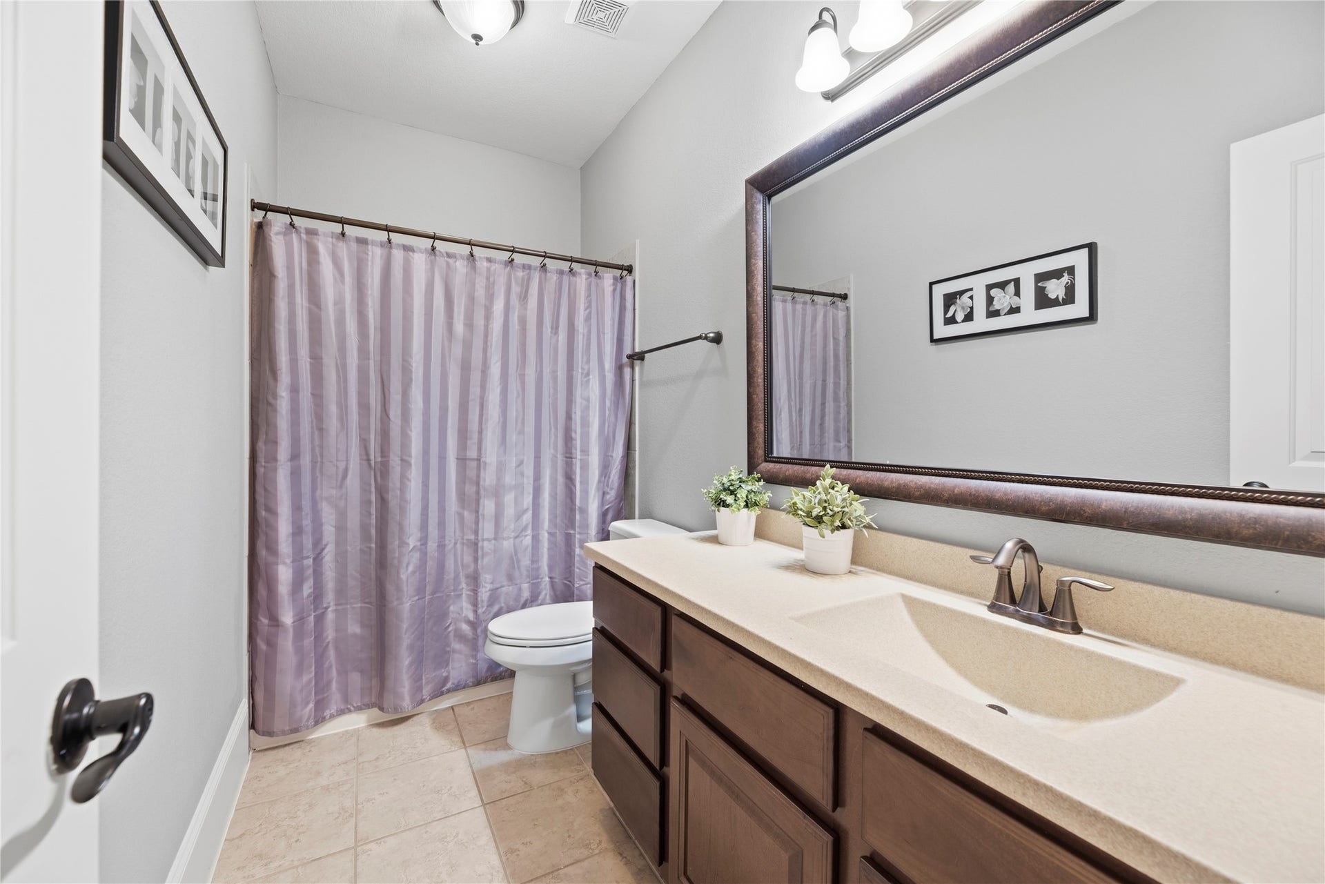 6115 Duke Trail Lane, Sugar Land, TX 77479 Well equipped secondary bathroom with a large vanity and shower/tub combo.