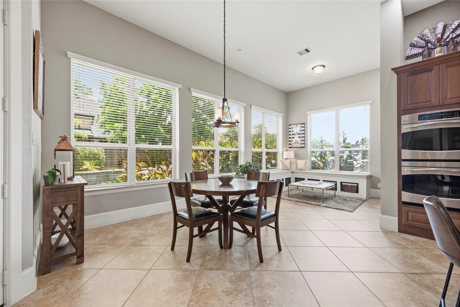 6115 Duke Trail Lane, Sugar Land, TX 77479 Breakfast nook - the perfect place to start your day.