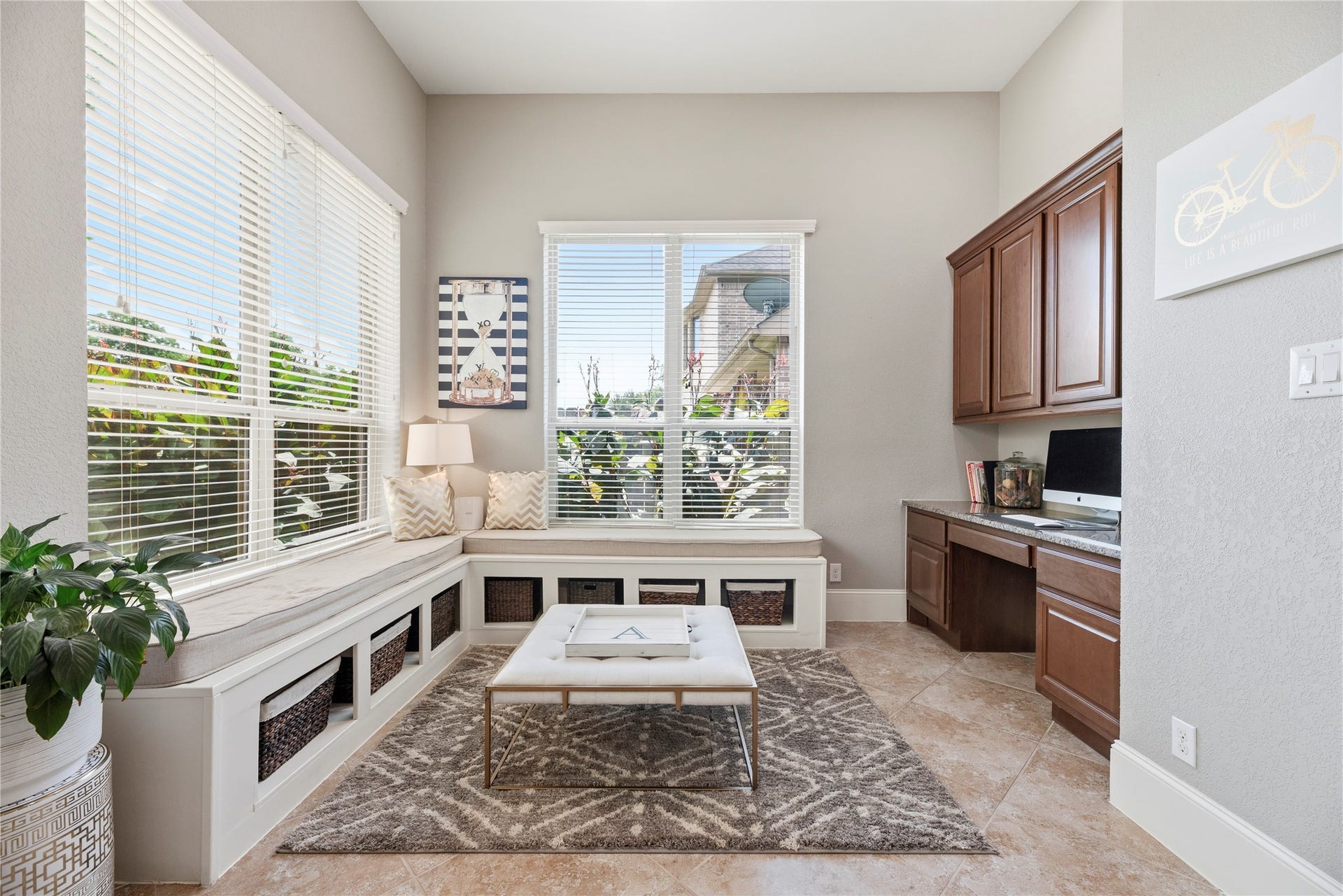6115 Duke Trail Lane, Sugar Land, TX 77479 Energizing sun room with a built in home command center.