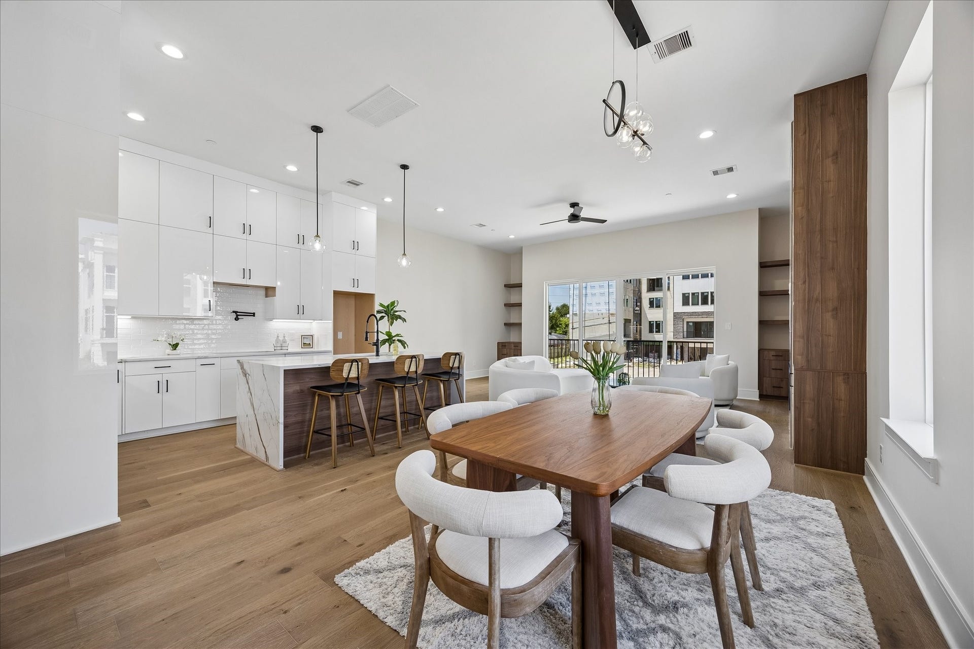 5861 Winsome Lane, Houston, TX 77057 Dining area is ideally positioned