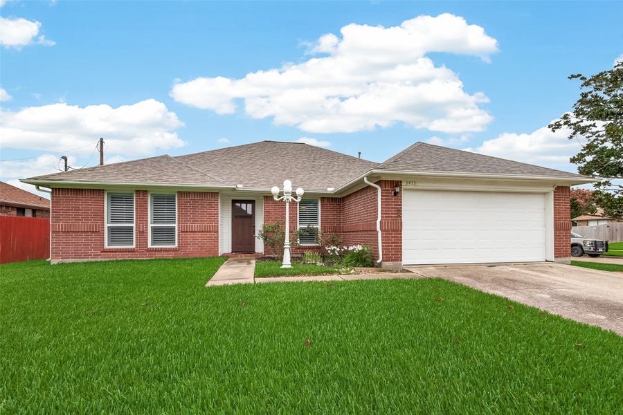 Property photo for 3413 Blue Wing Drive, Dickinson, TX