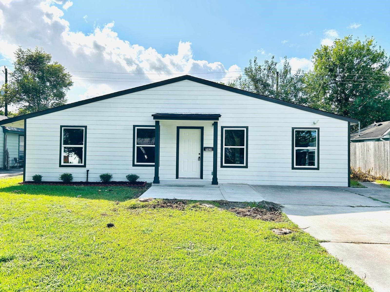 7410 Lakehurst Drive, Houston, TX 77087 7410 Lakehurst Drive, Houston, TX 77087