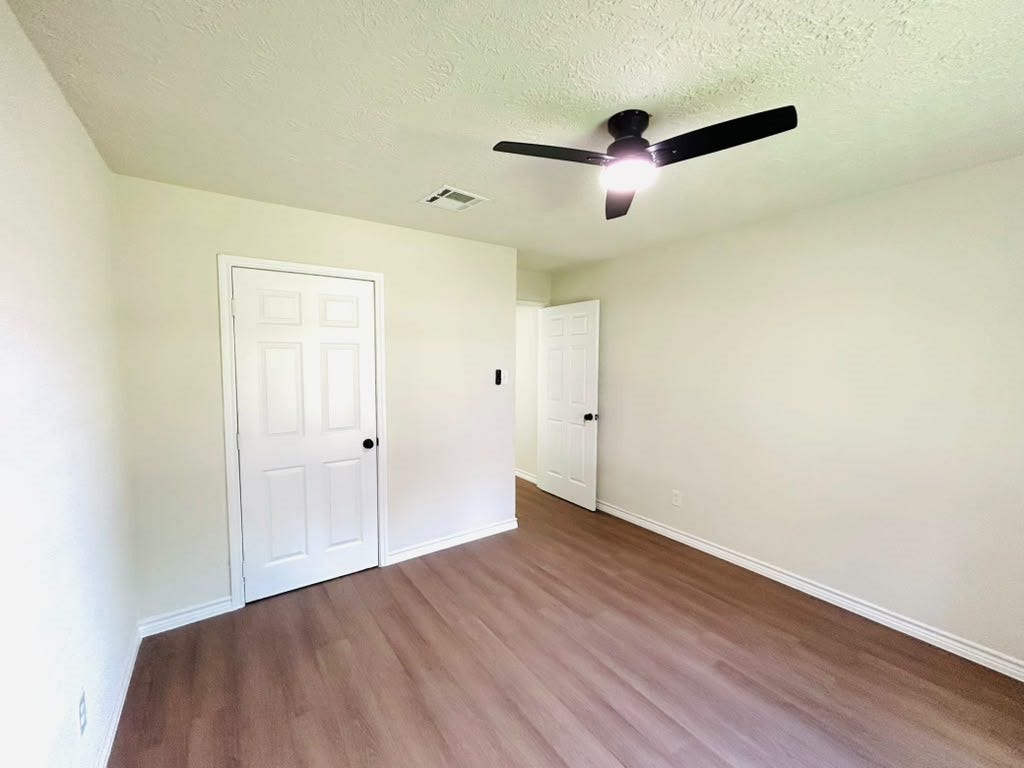 7410 Lakehurst Drive, Houston, TX 77087 7410 Lakehurst Drive, Houston, TX 77087