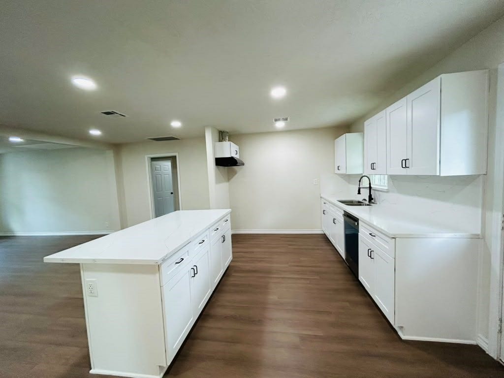 7410 Lakehurst Drive, Houston, TX 77087 7410 Lakehurst Drive, Houston, TX 77087