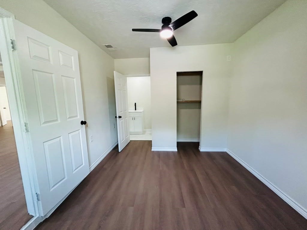 7410 Lakehurst Drive, Houston, TX 77087 7410 Lakehurst Drive, Houston, TX 77087