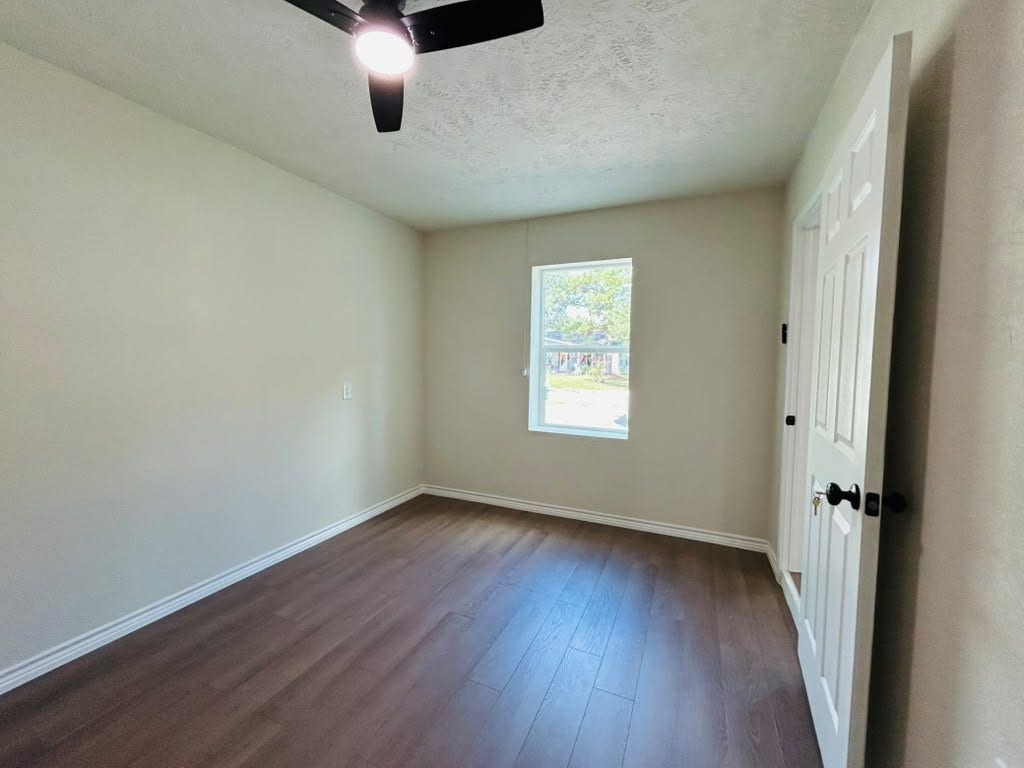 7410 Lakehurst Drive, Houston, TX 77087 7410 Lakehurst Drive, Houston, TX 77087