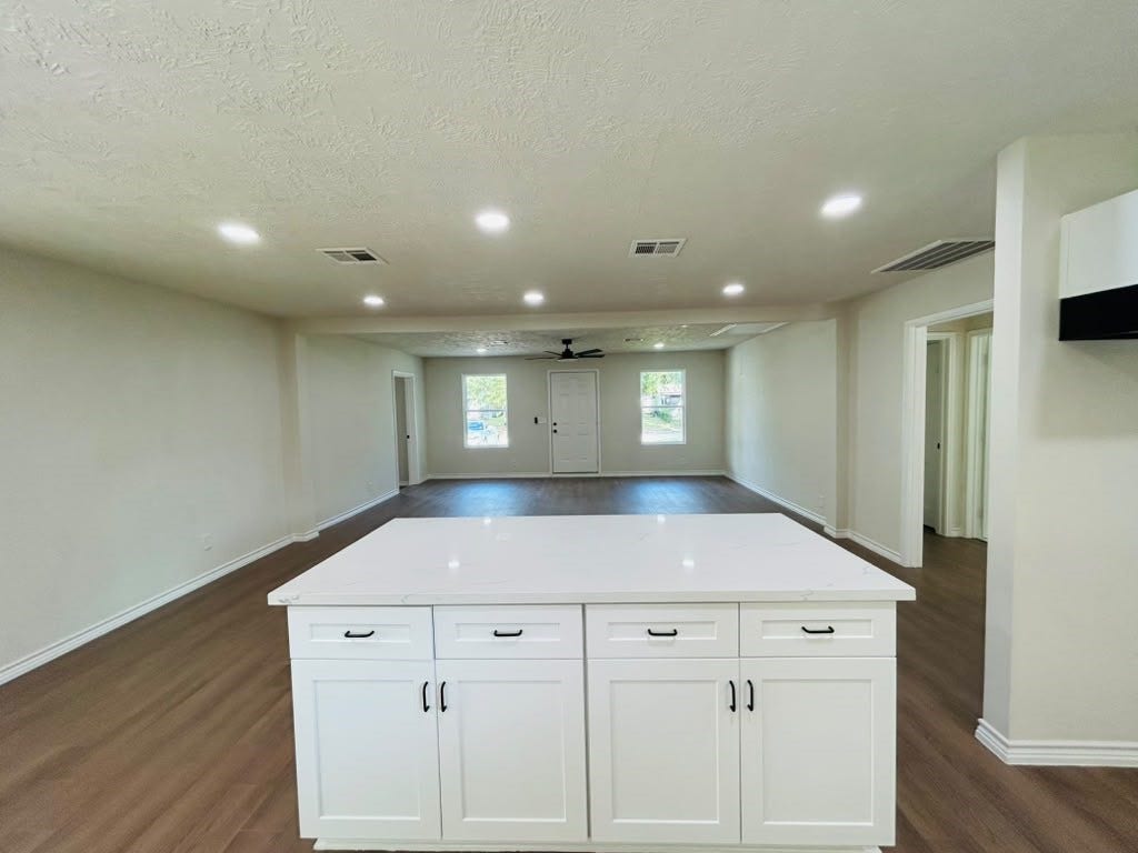 7410 Lakehurst Drive, Houston, TX 77087 7410 Lakehurst Drive, Houston, TX 77087