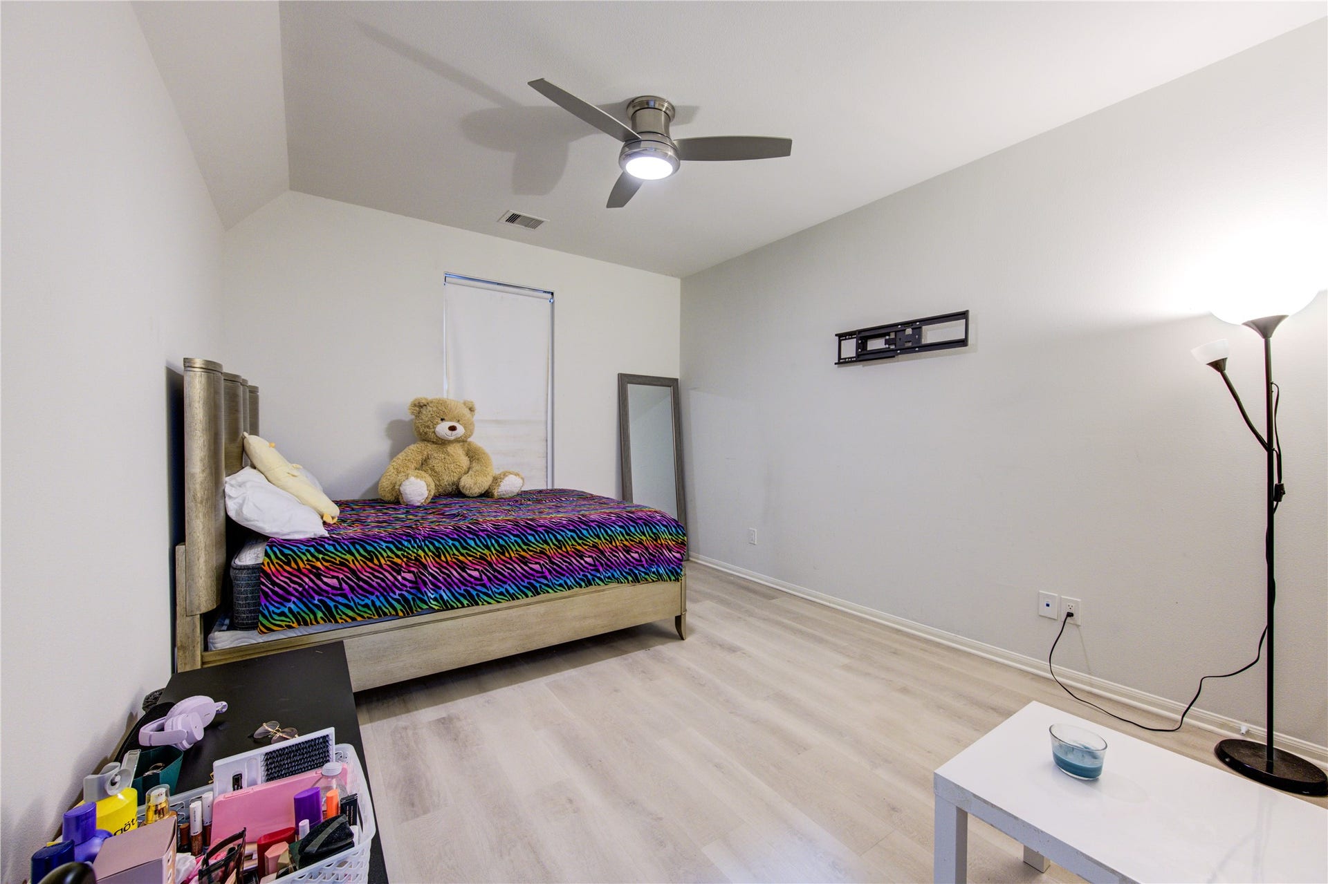 One of the secondary bedrooms